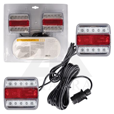 LED žibintų išdėstymas traktoriuje