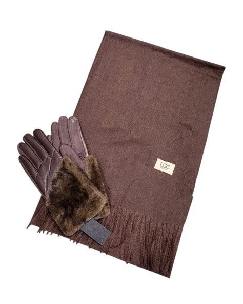 Greta Šaduikytė su tėčio pirštinėmis