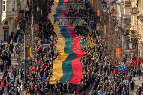 Nuotrauka su instruktoriumi ir dalyviais autodrome