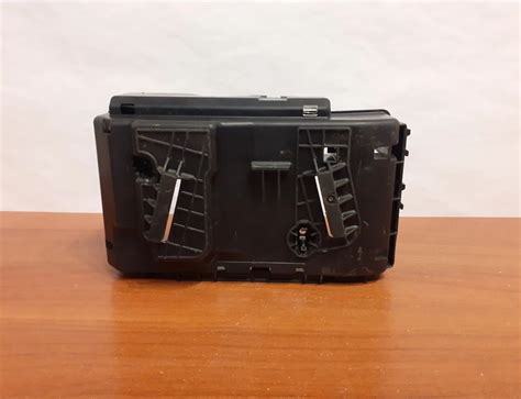 Nuotrauka saugiklių dėžės su relėmis automobilio