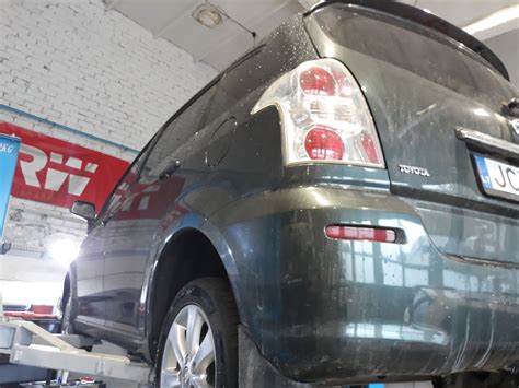 Toyota kuro bako valymas