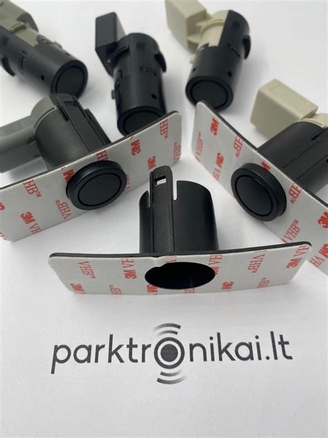 Infografika su populiariausių parkavimo daviklių gamintojų logotipais