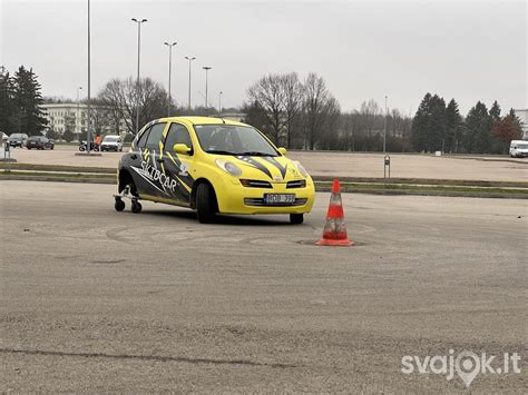 Simbolinis pavaizdavimas: Atsargumas dirbant su automobiliu