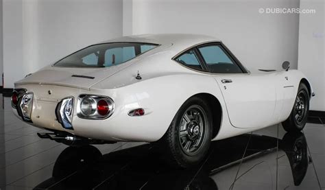 Klasikinis japoniškas automobilis Toyota 2000GT