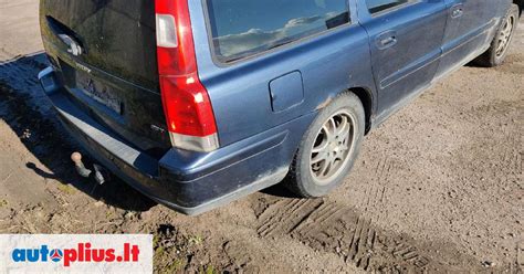 Volvo V70 variklio skyrius