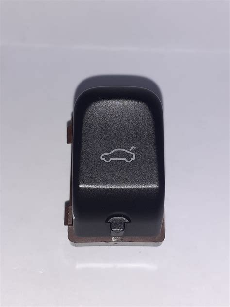 Automobilio bagažinės atidarymo mechanizmo dalys