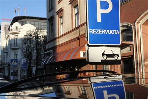 Simbolis, rodantis elektromobilio parkavimo vietą