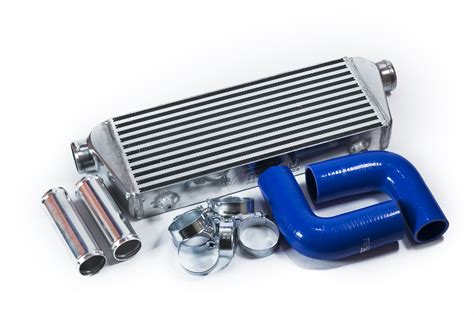 Tarpinio oro aušintuvo (intercooler) montavimo vieta automobilyje