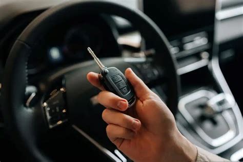 Problemos su automobilio rakteliu