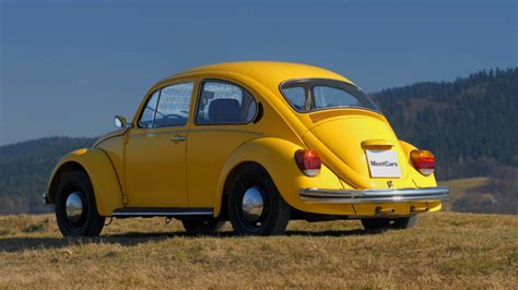 Geltonas Volkswagen Beetle 