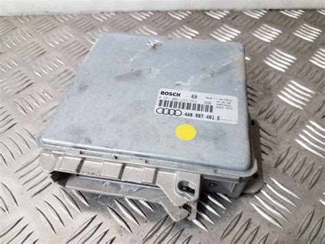 Audi A6 C4 variklio skyrius su ECU