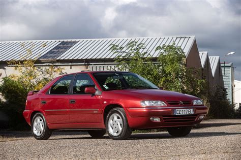 Citroën Xantia Activa automobilis posūkyje