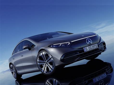 Mercedes-Benz EQ elektromobiliai ir hibridai