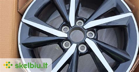 Toyota automobilio ratlankis su TPMS davikliu