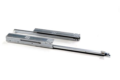 Blum Tandem stalčių sistemos su TIP-ON ir BLUMOTION funkcijomis