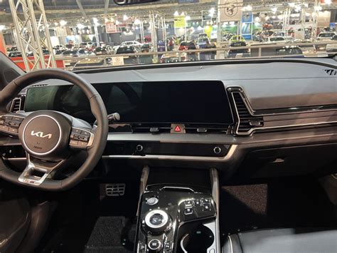 KIA Sportage automobilio interjero nuotrauka su modernia multimedija