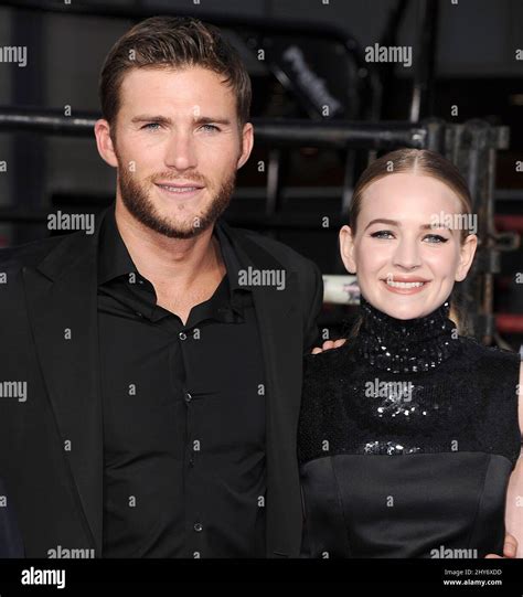 Scott Eastwood ir Britt Robertson susipažįsta per vakarienę