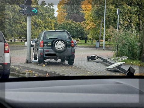 Automobilio slydimas posūkyje
