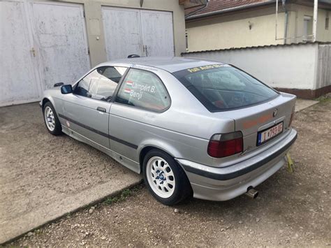BMW E36 Compact automobilio pakabos schematinis vaizdas su amortizatoriais