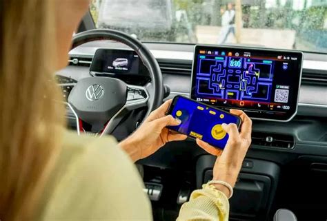 Schema, kaip veikia Volkswagen Connect paslaugos automobilyje