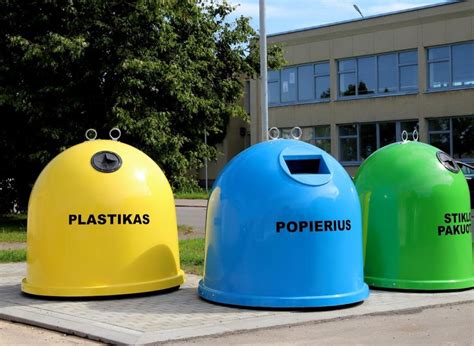 Rūšiavimo konteineriai gamtoje