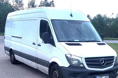 Nuotrauka, vaizduojanti Mercedes-Benz Sprinter mikroautobusą