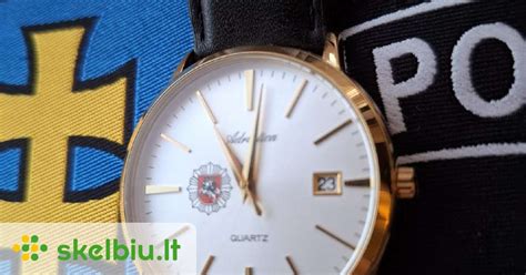 Simbolinis atvaizdas: svarstyklių svarstyklių su policijos ženklu