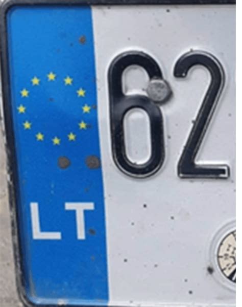 Schema, iliustruojanti tinkamą ir netinkamą valstybinio numerio tvirtinimą