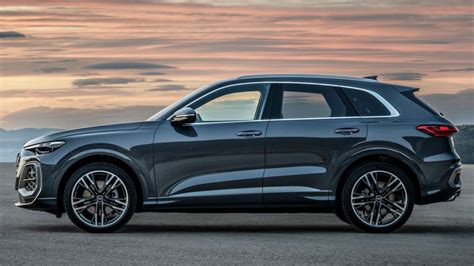 Audi Q5 su sumontuotais stogo skersiniais