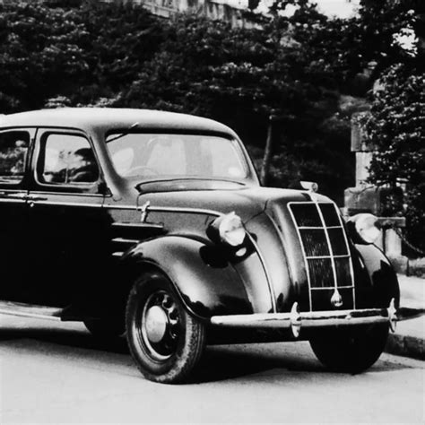 Istorinė Toyota AA modelio nuotrauka