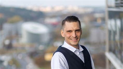 Nuotrauka su vadovu Nicholas Kjaeras