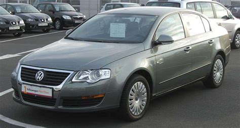 VW Passat B5 saugiklių dėžutės po variklio dangčiu schema