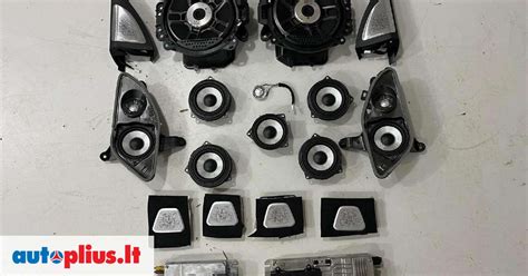 BMW 530 interjeras su garso sistema
