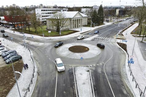 Žiedinė sankryža ir eismo juostos