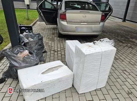 Vilkiko kabina su kontrabandinėmis cigaretėmis
