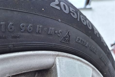 Simboliai ant padangos šono: M+S ir 3PMSF