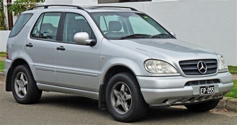 Mercedes-Benz ML W163 interjero nuotrauka
