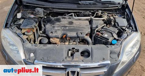 Honda FR-V variklio skyriaus nuotrauka