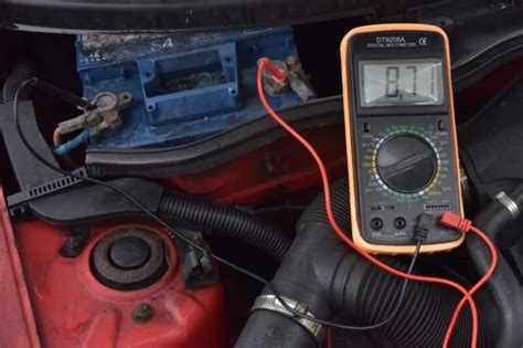 Schema, kaip užvesti automobilį su išsikrovusiu akumuliatoriumi