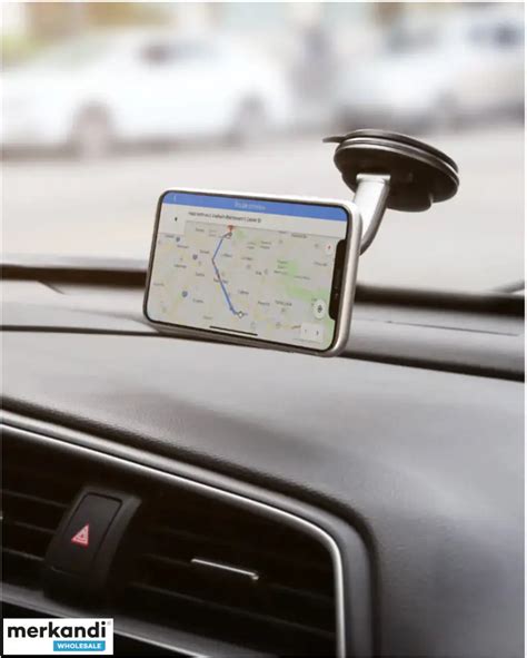 Nuotrauka su mobiliojo telefono laikikliu automobilyje