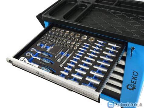 Serviso su įvairiais įrankiais