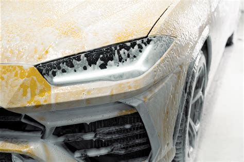 Automobilio plovimas aukštu slėgiu