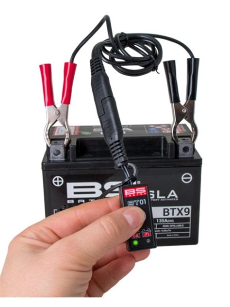 Schemą paprasto akumuliatoriaus įkrovos indikatoriaus