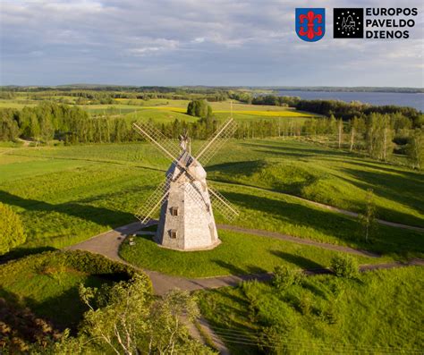 Vėjo malūno stiebas ir jo atraminės konstrukcijos