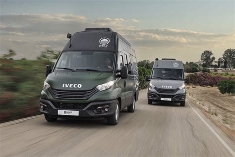 IVECO Daily su tentiniu kėbulu