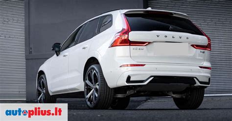 Meistrai dirbantys su Volvo automobiliu