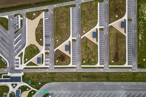 Kelio poilsio aikštelė su galimybe apsistoti automobilyje