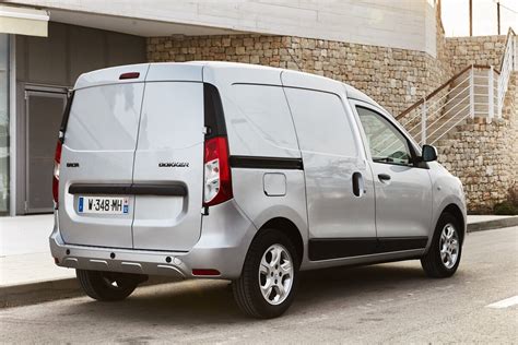 Dacia Dokker priekinė dalis su deflektoriumi