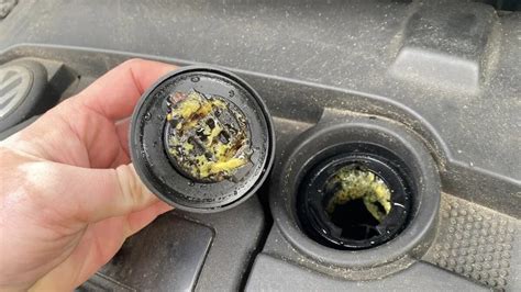 Tepalo dėmė po automobiliu