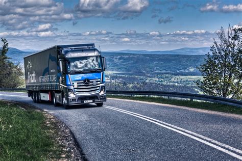 Pasaulio krovinių gabenimo pasiskirstymas pagal transporto rūšis